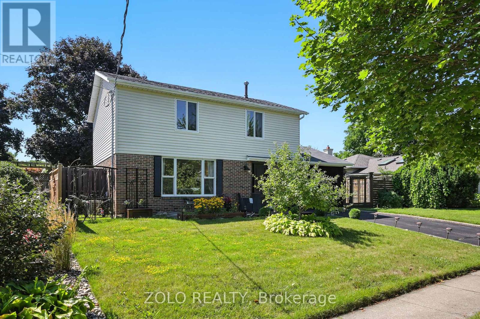 Photo 24 of 18 Fagan Drive, Halton Hills ON