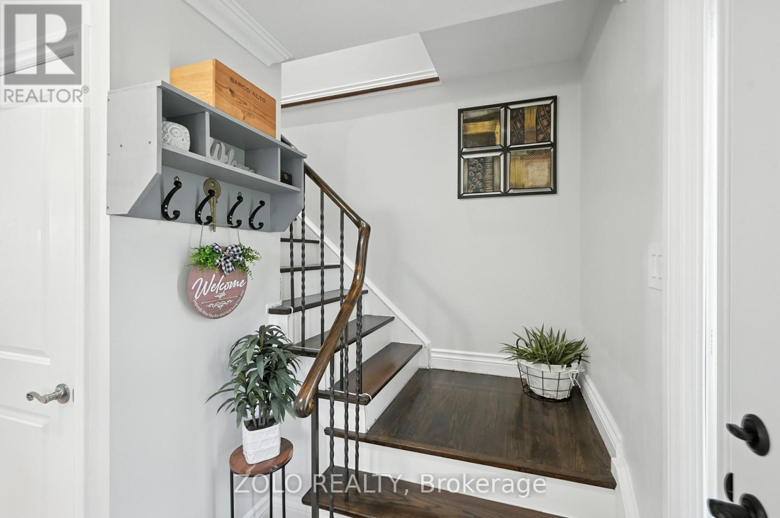 Photo 39 of 18 Fagan Drive, Halton Hills ON