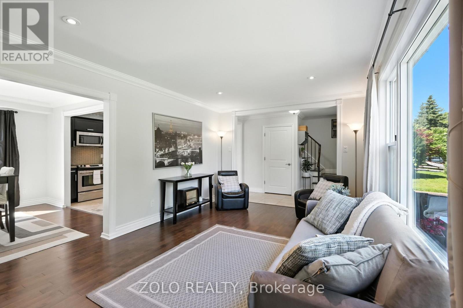 Photo 5 of 18 Fagan Drive, Halton Hills ON
