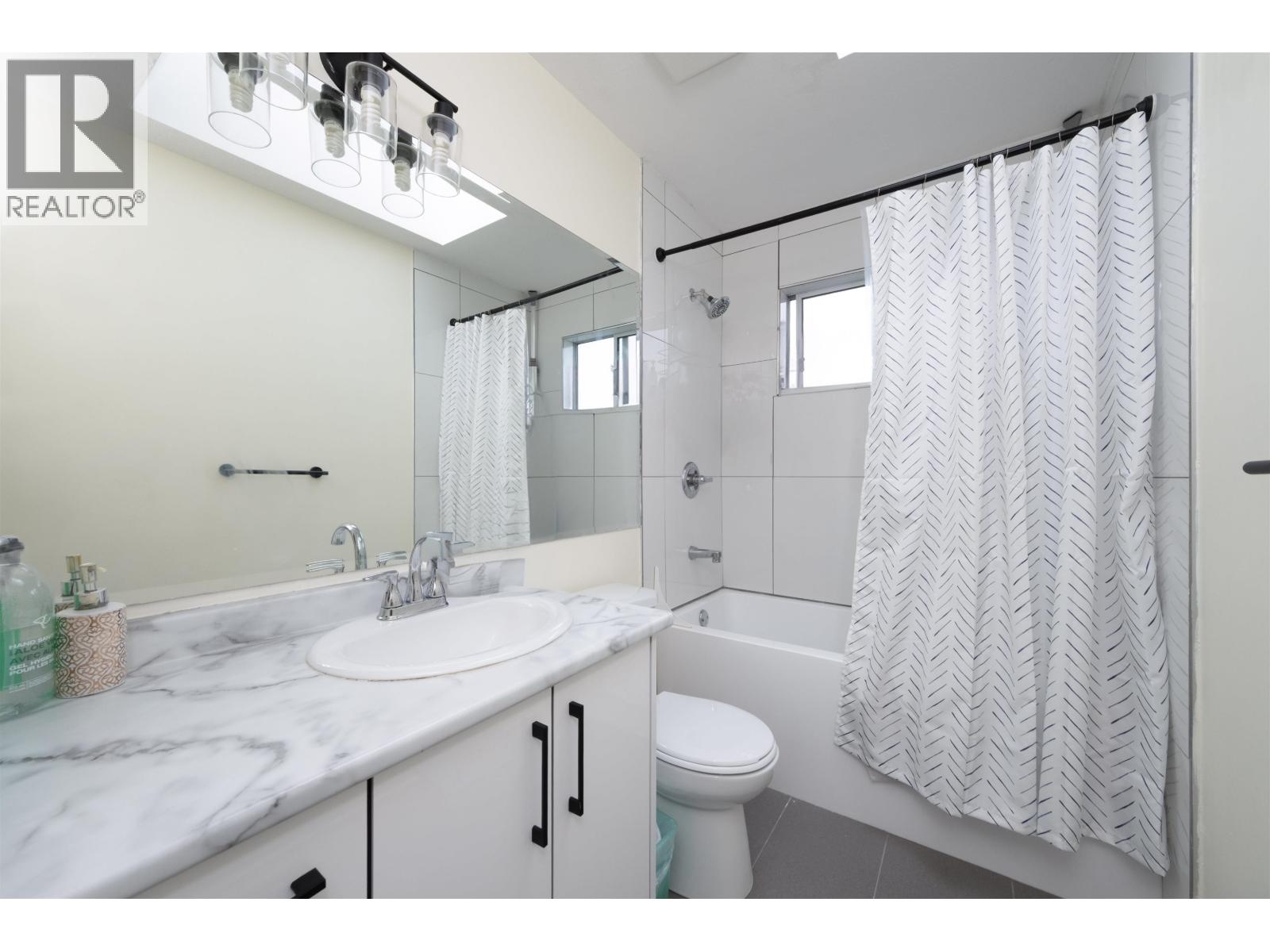 Photo 3 of 2680 E 46th Avenue, Vancouver BC