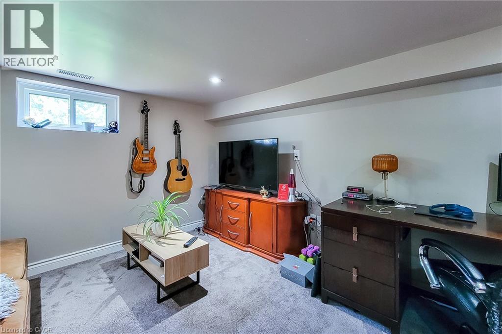 Photo 10 of 345 E Hawkridge Avenue E Unit Basement, Hamilton ON
