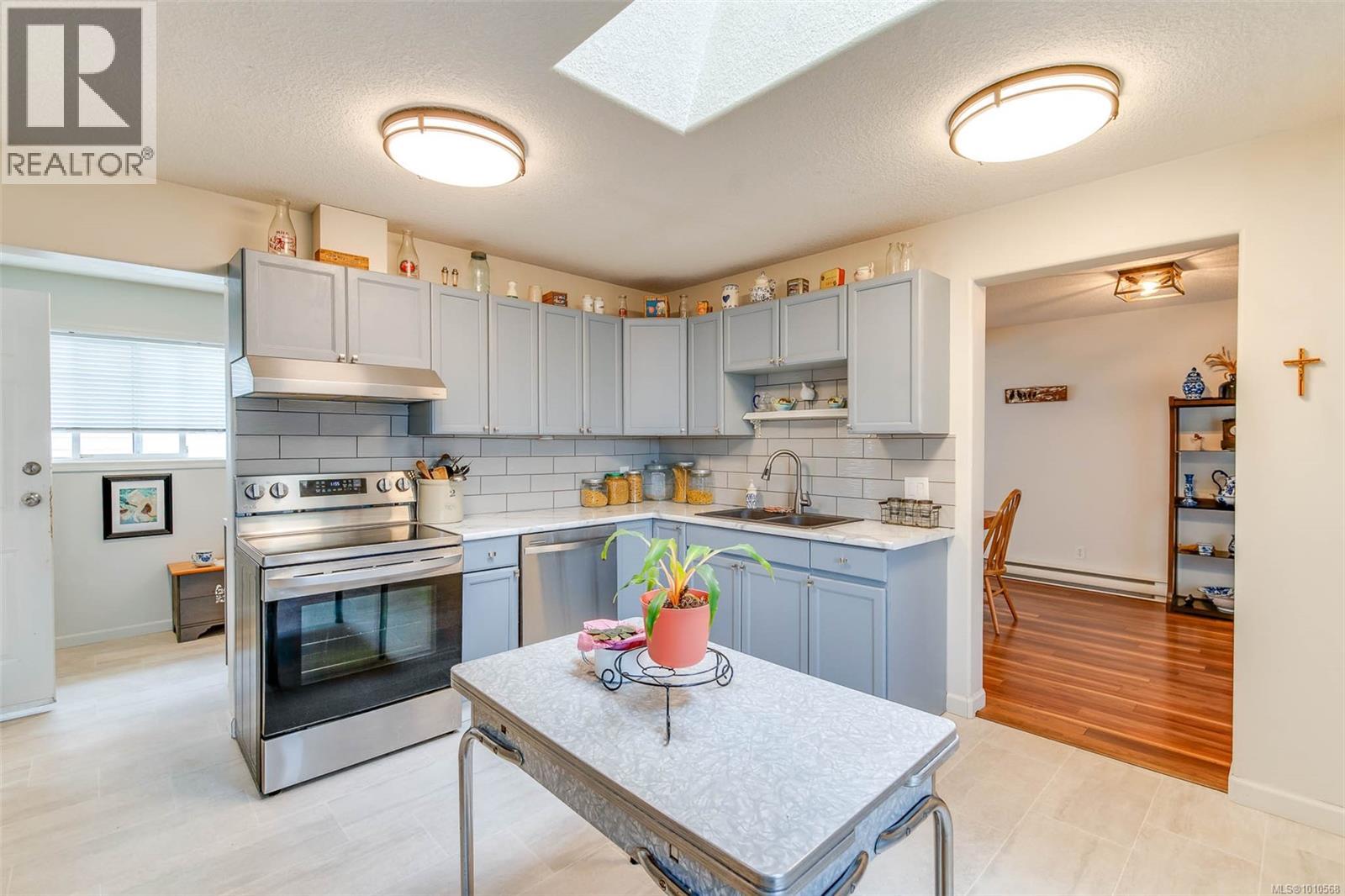 Photo 5 of 4711 Montrose St, Port Alberni BC