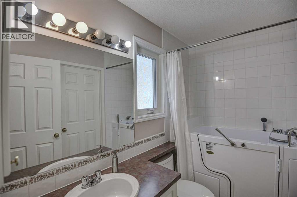 Single Family House Bi-level for Sale in  Somerglen Park SW Somerset Calgary 