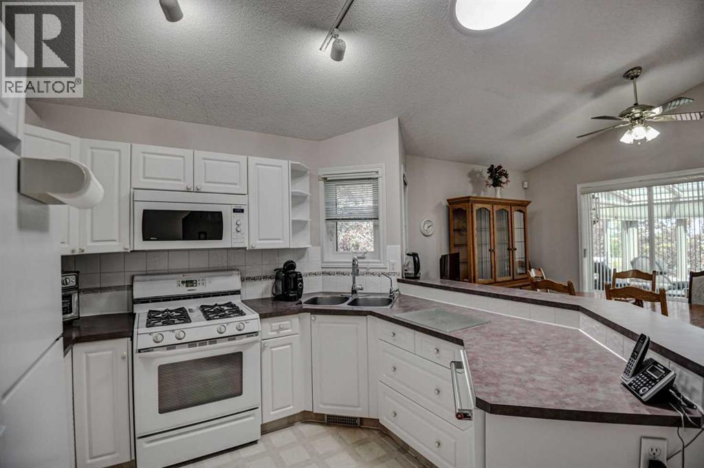 Single Family House Bi-level for Sale in  Somerglen Park SW Somerset Calgary 