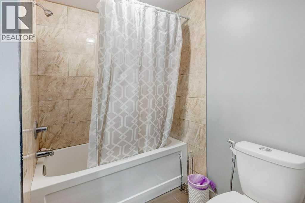 Single Family House for Sale in  Tuscarora Close NW Tuscany Calgary 