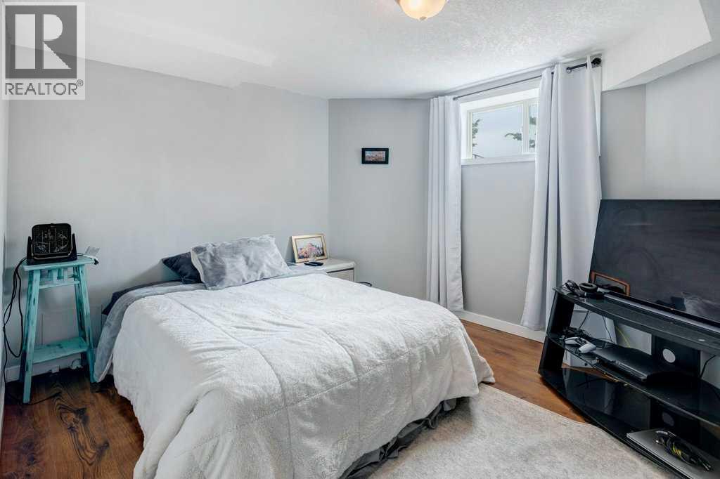 Single Family House for Sale in  Tuscarora Close NW Tuscany Calgary 
