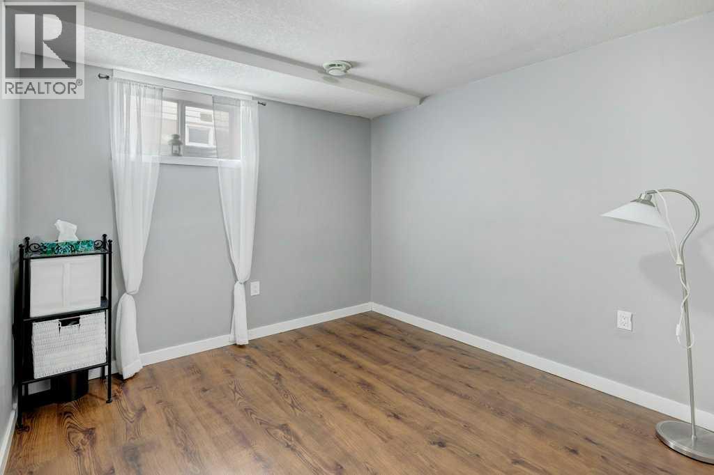 Single Family House for Sale in  Tuscarora Close NW Tuscany Calgary 