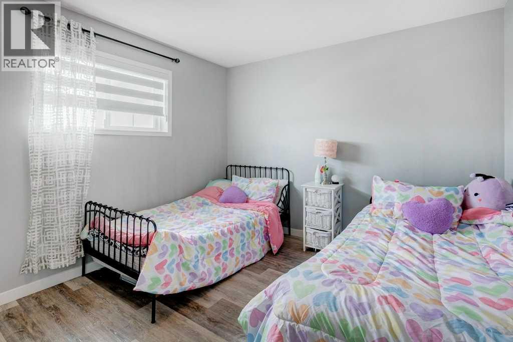 Single Family House for Sale in  Tuscarora Close NW Tuscany Calgary 