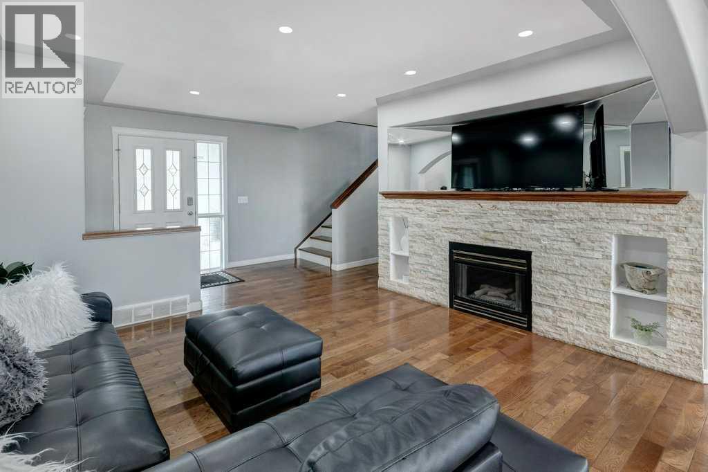 Single Family House for Sale in  Tuscarora Close NW Tuscany Calgary 