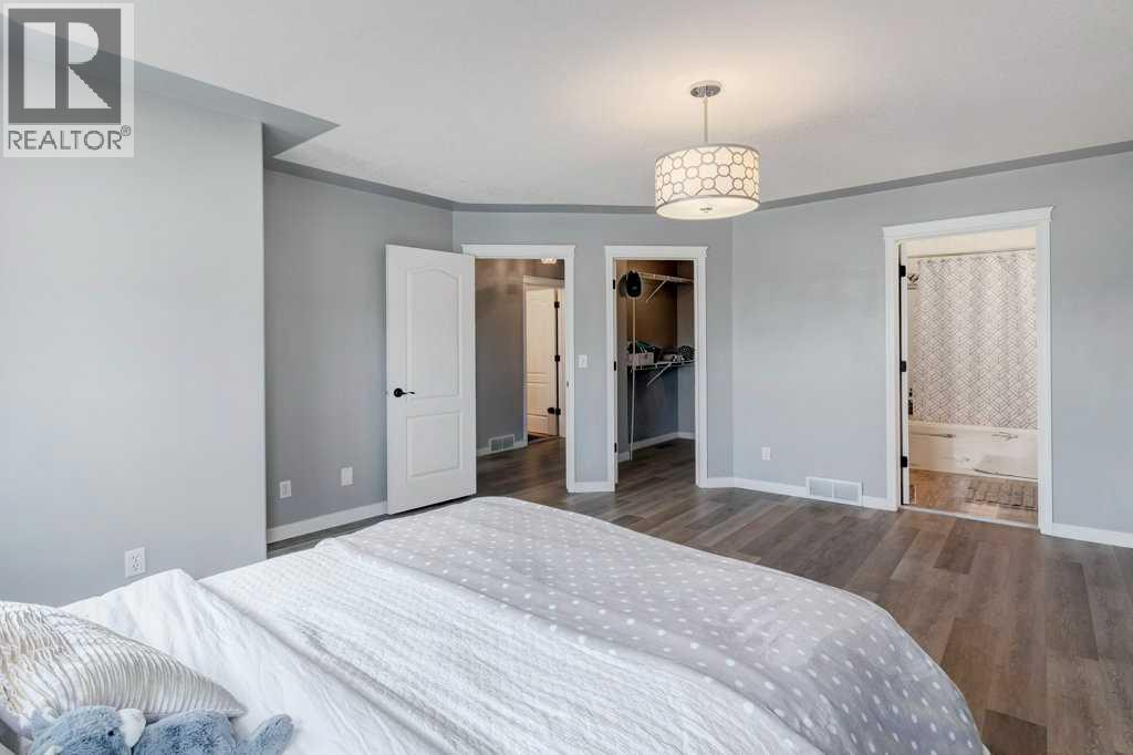 Single Family House for Sale in  Tuscarora Close NW Tuscany Calgary 