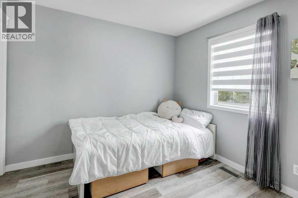 Single Family House for Sale in  Tuscarora Close NW Tuscany Calgary 