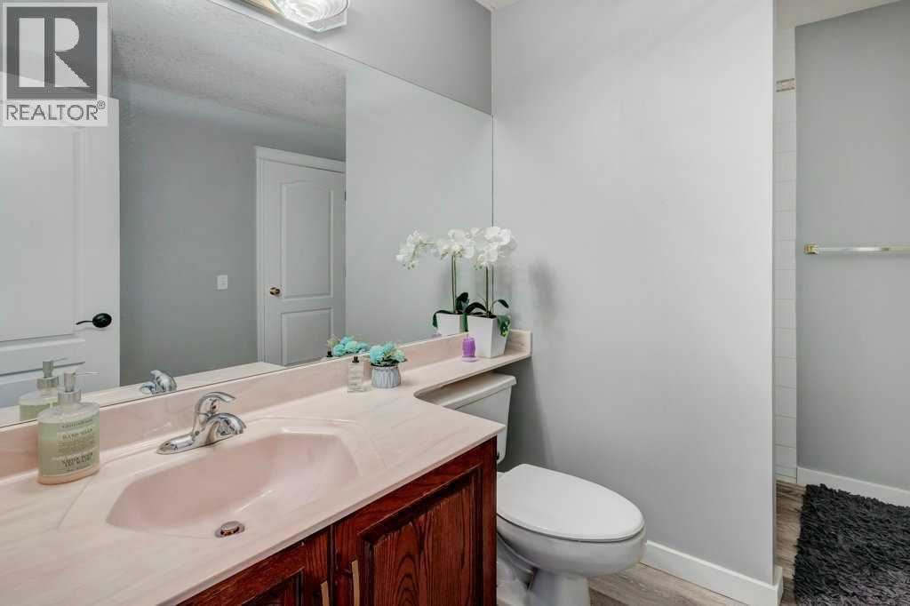 Single Family House for Sale in  Tuscarora Close NW Tuscany Calgary 