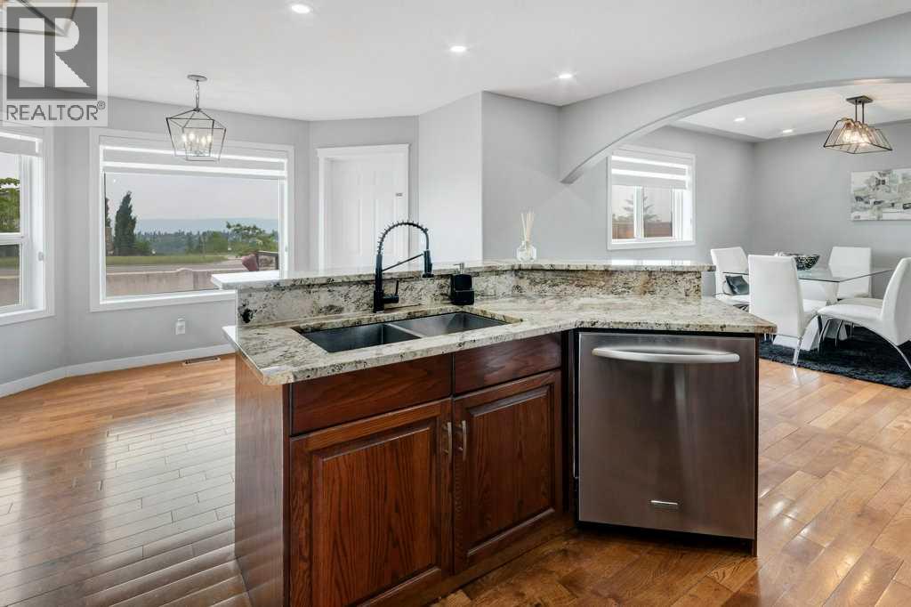 Single Family House for Sale in  Tuscarora Close NW Tuscany Calgary 