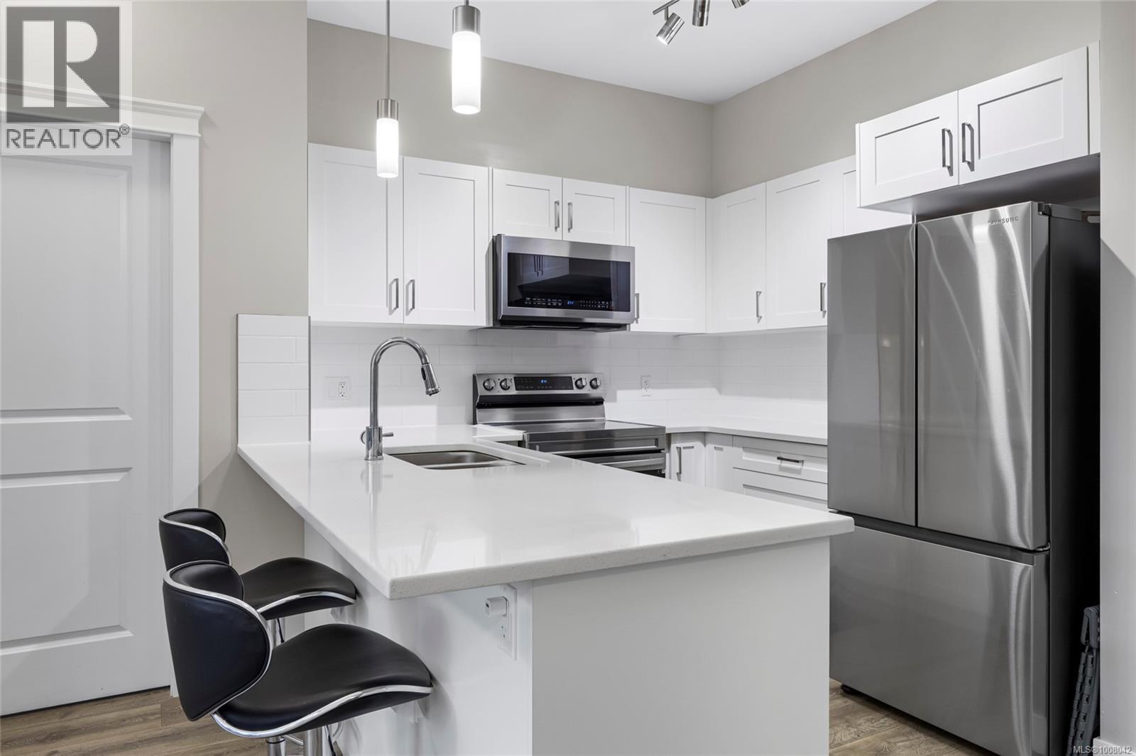 Photo 6 of 307 844 Goldstream Ave, Langford BC