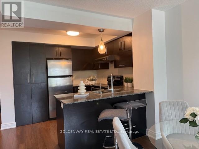 Photo 10 of 501 233 South Park Road, Markham ON