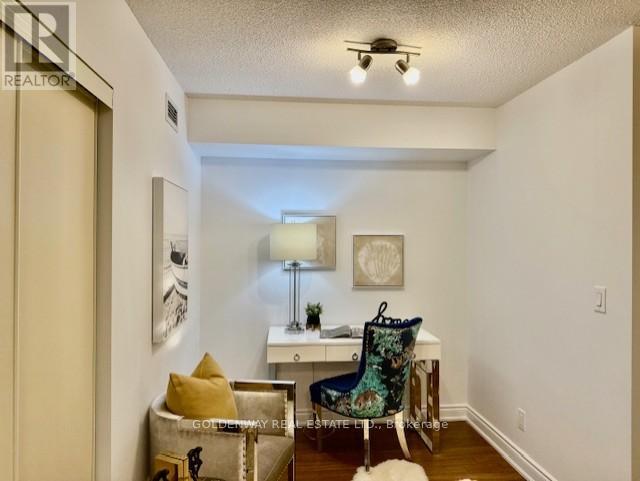 Photo 11 of 501 233 South Park Road, Markham ON