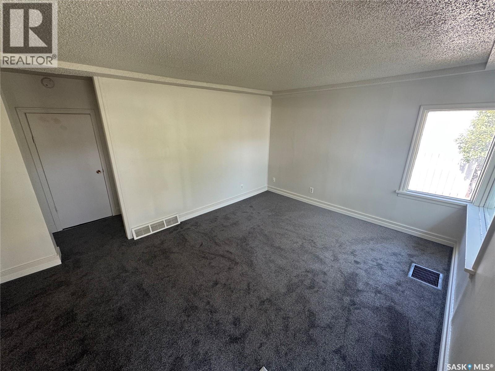 Photo 10 of 760 Argyle Street, Regina SK
