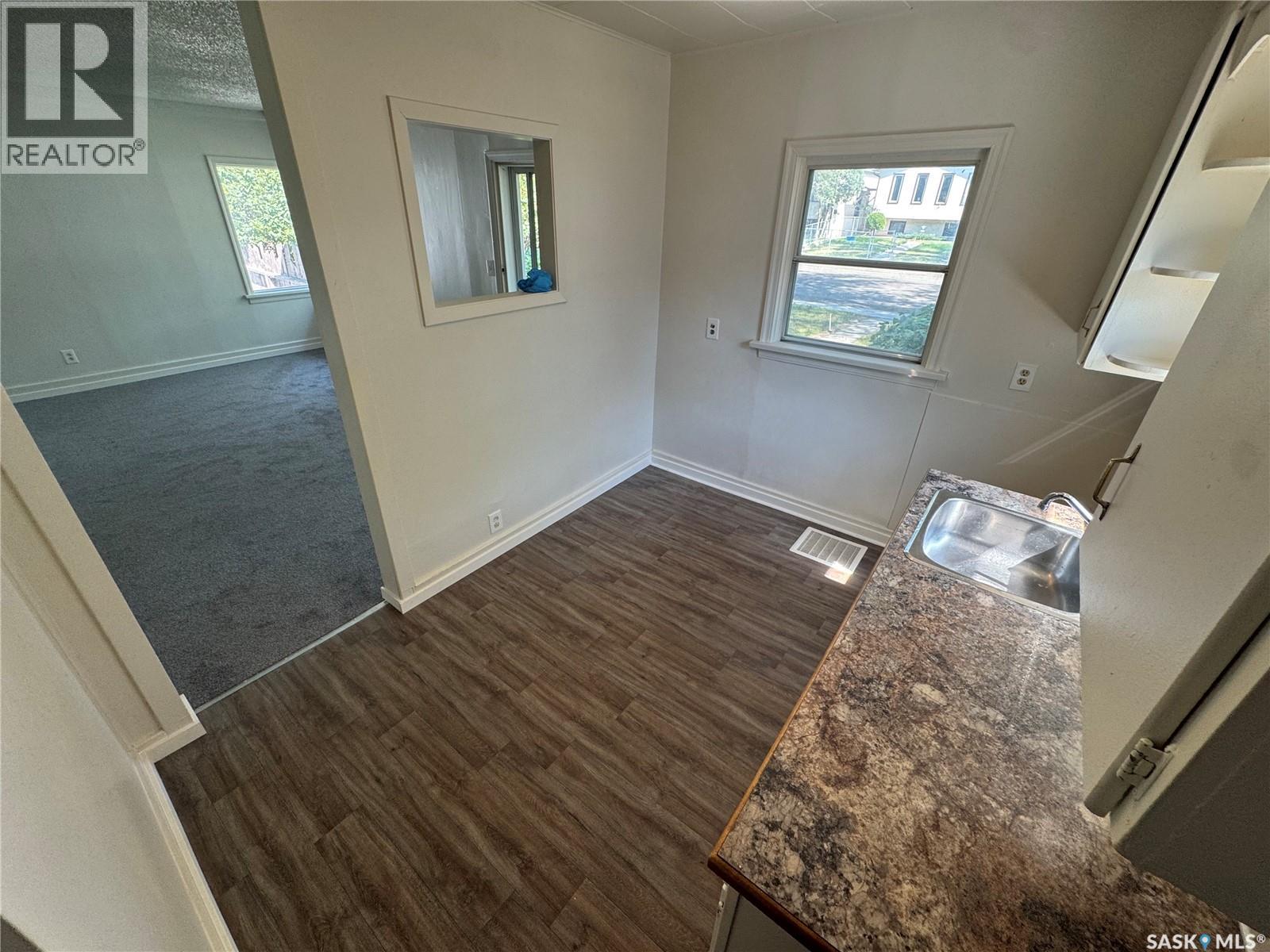 Photo 11 of 760 Argyle Street, Regina SK