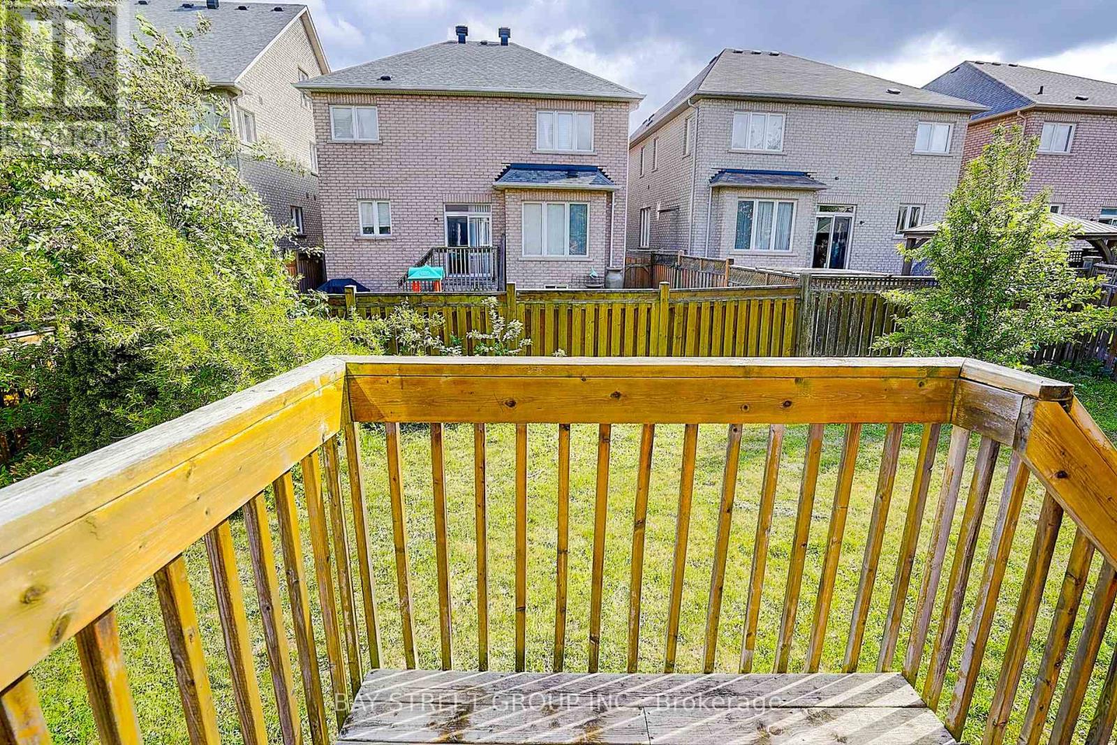 Photo 15 of 36 Shell Court, Richmond Hill ON
