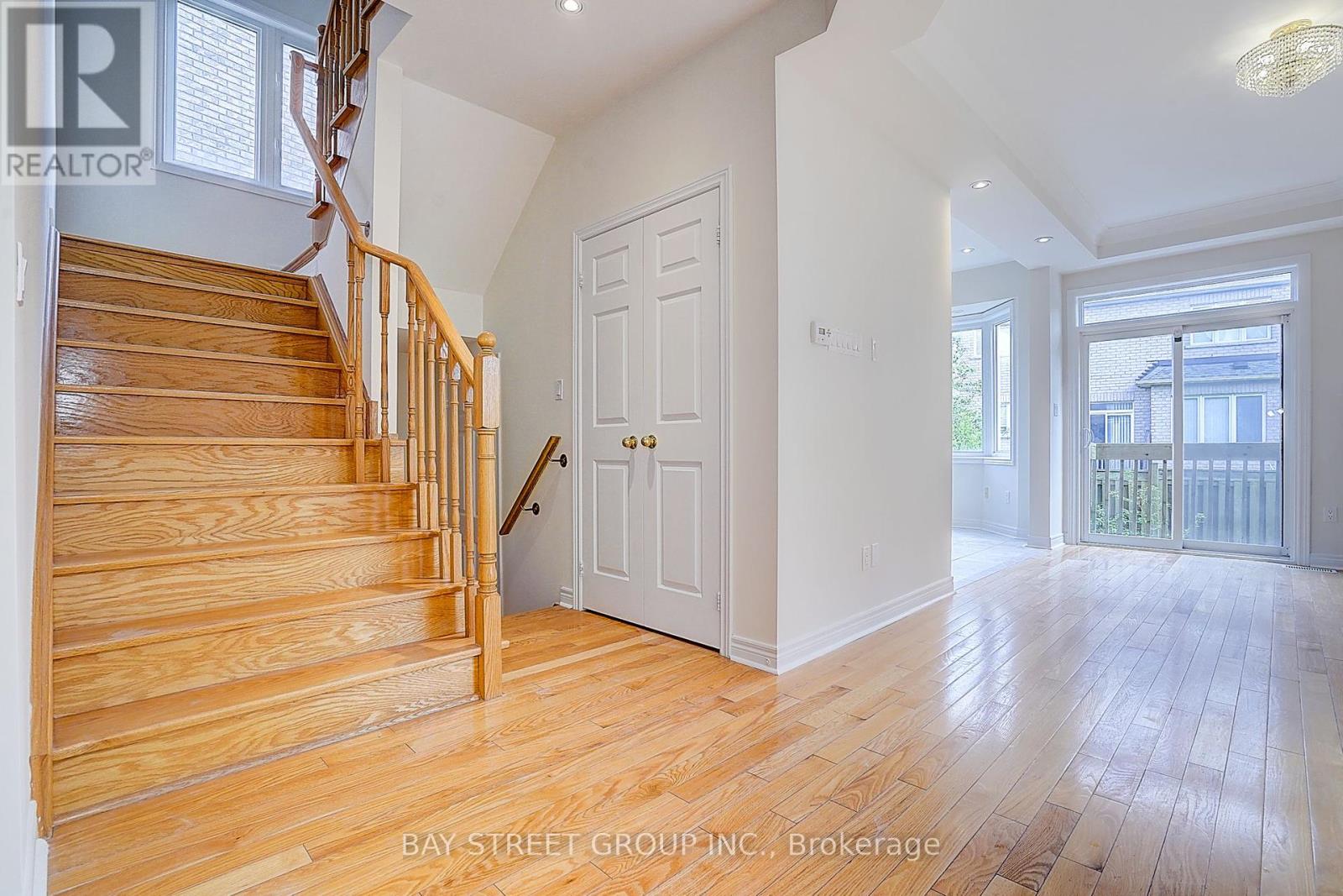 Photo 16 of 36 Shell Court, Richmond Hill ON