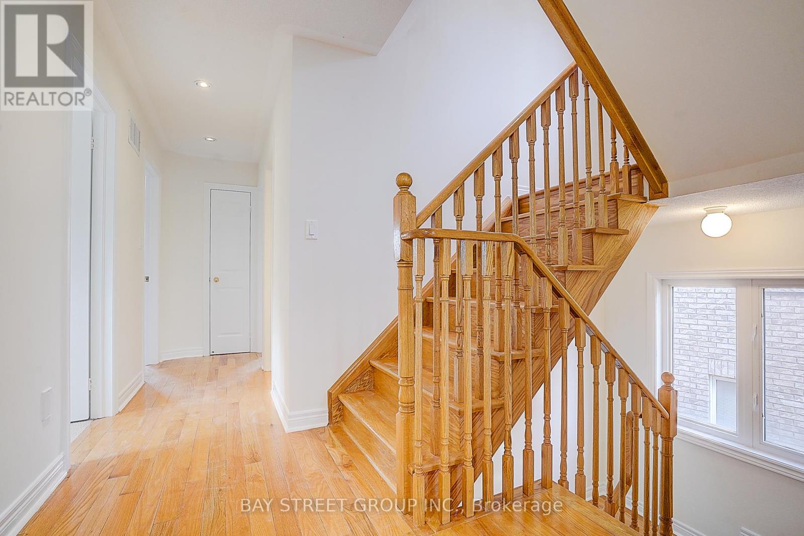 Photo 18 of 36 Shell Court, Richmond Hill ON