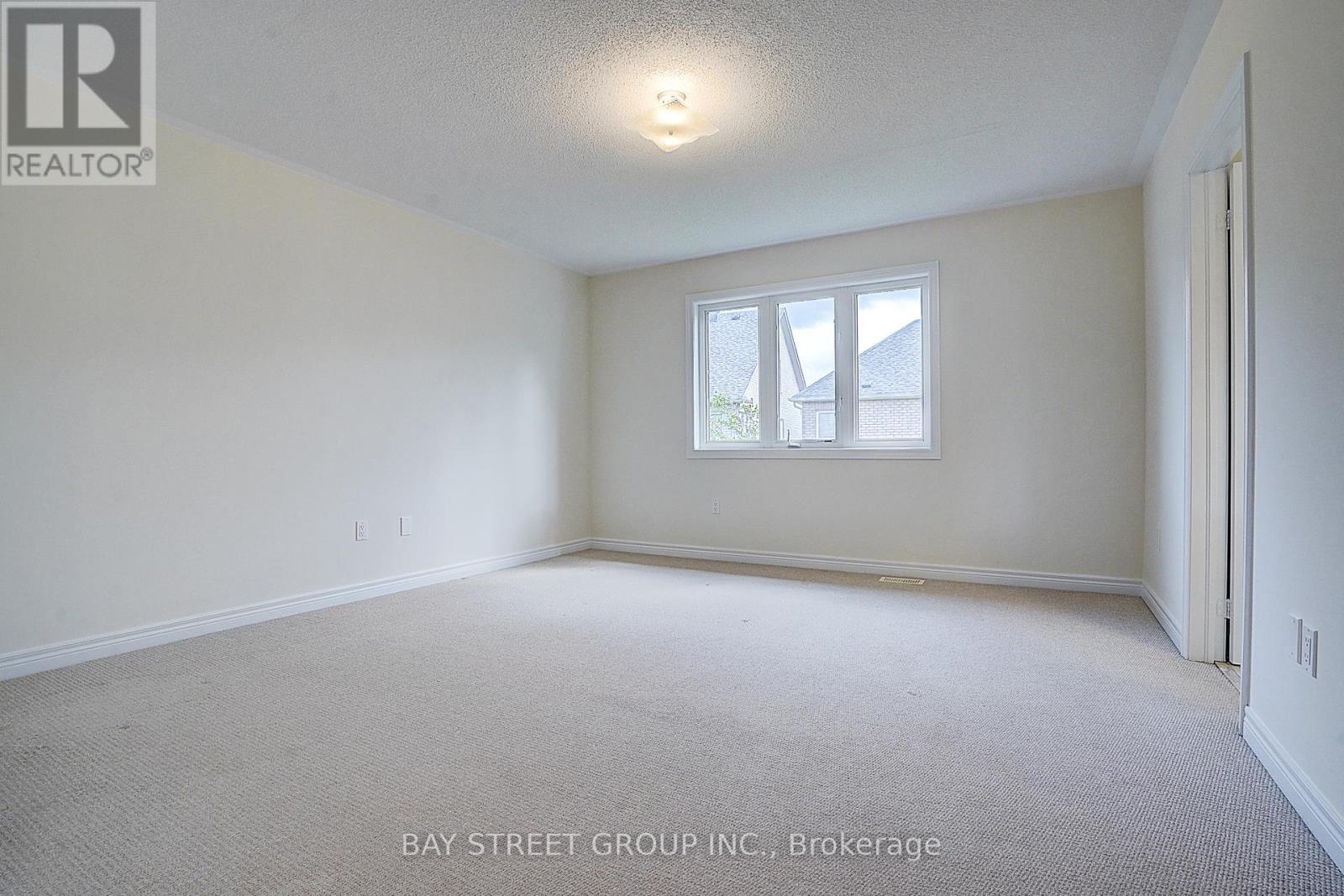 Photo 19 of 36 Shell Court, Richmond Hill ON