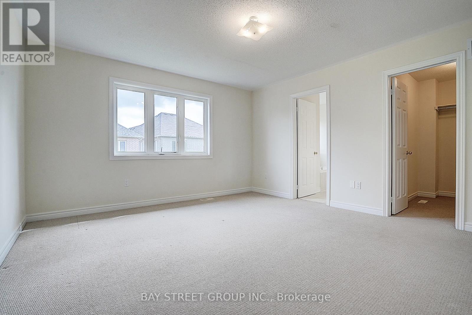 Photo 21 of 36 Shell Court, Richmond Hill ON