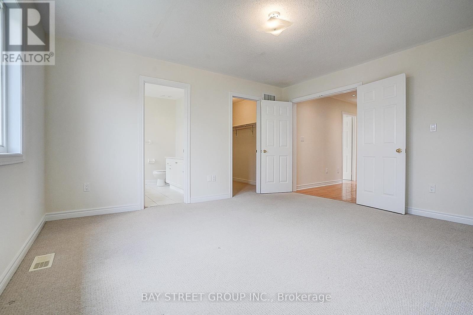 Photo 22 of 36 Shell Court, Richmond Hill ON