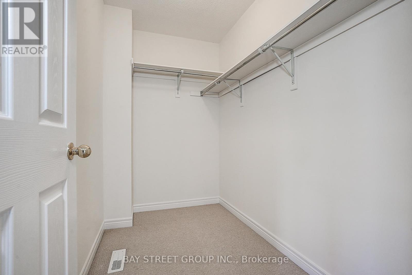 Photo 26 of 36 Shell Court, Richmond Hill ON