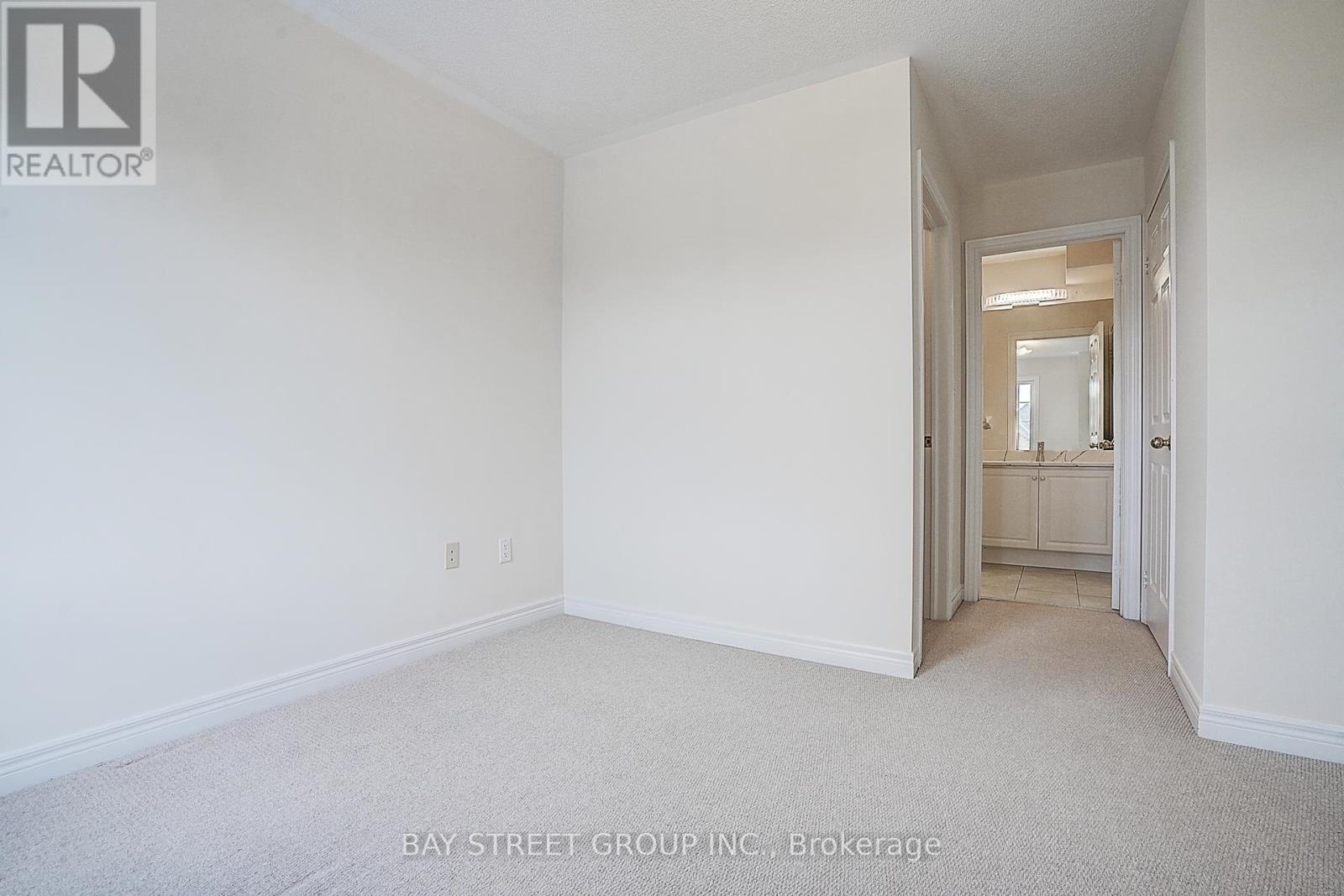 Photo 34 of 36 Shell Court, Richmond Hill ON