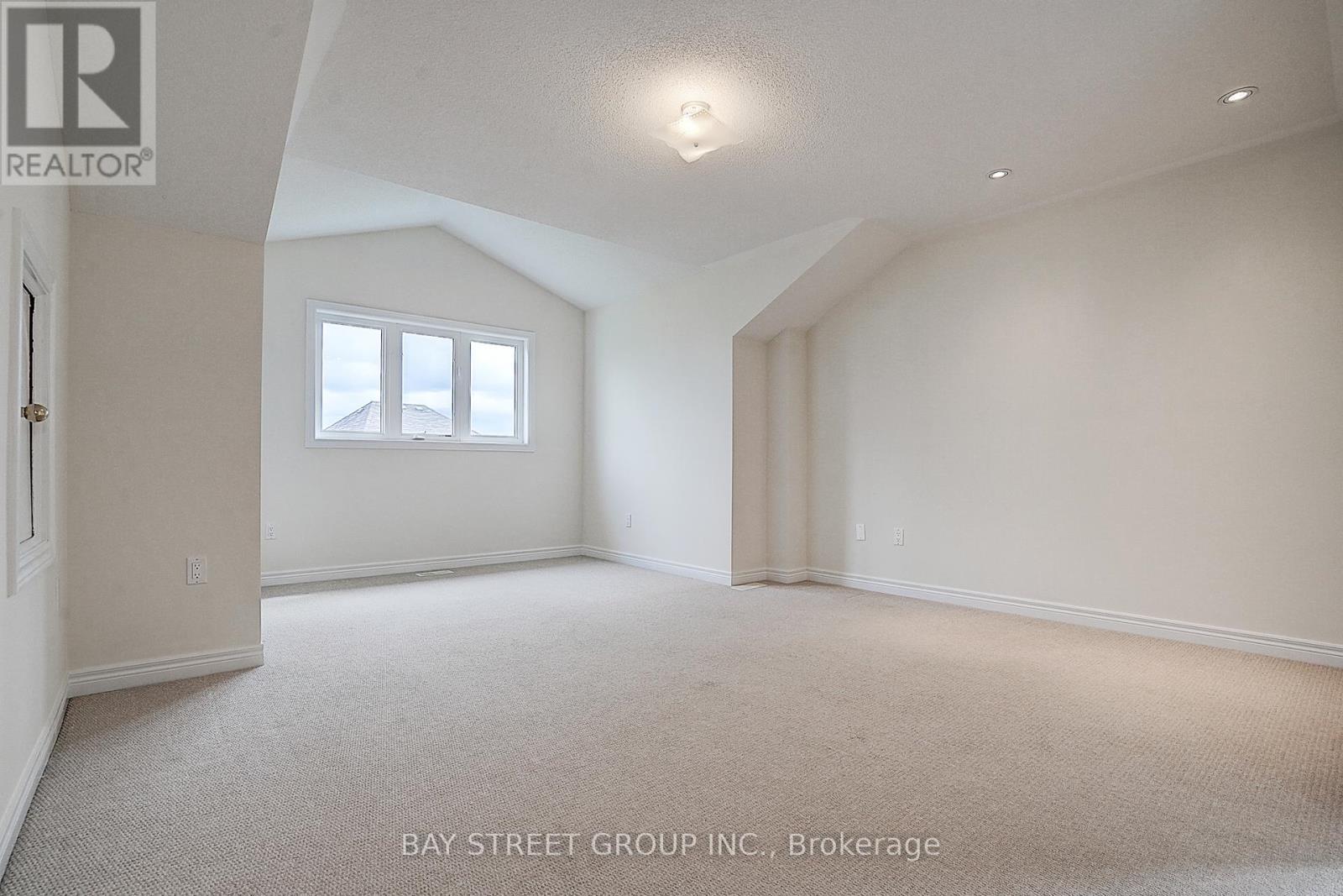Photo 36 of 36 Shell Court, Richmond Hill ON