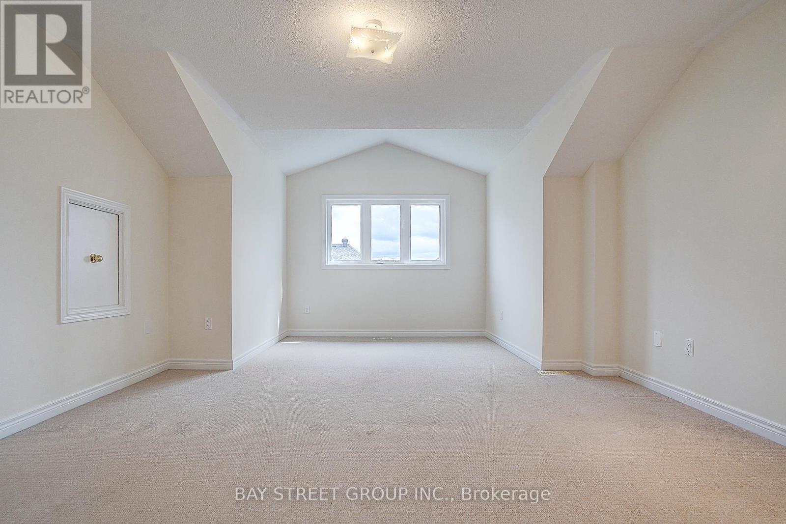 Photo 38 of 36 Shell Court, Richmond Hill ON