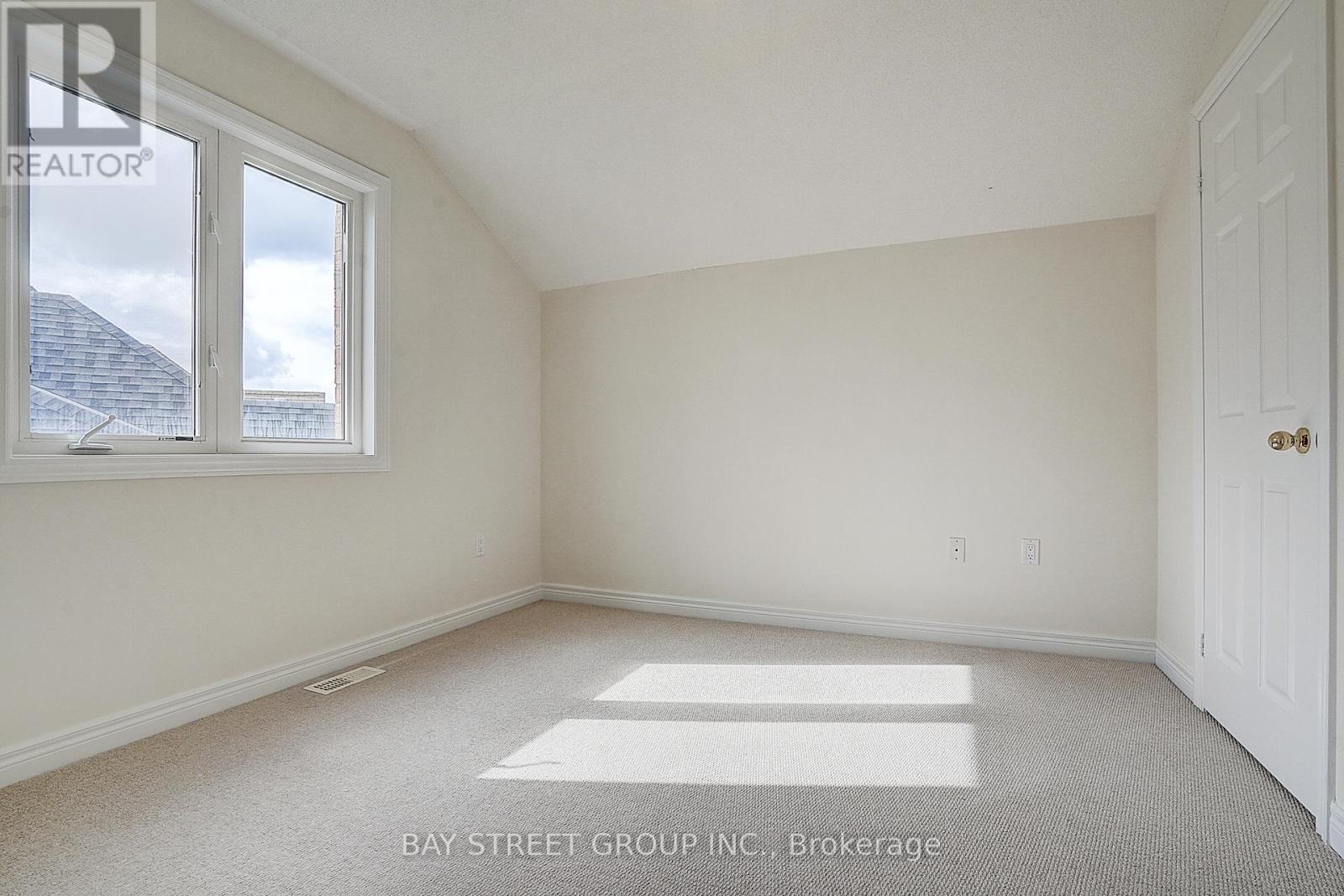 Photo 40 of 36 Shell Court, Richmond Hill ON