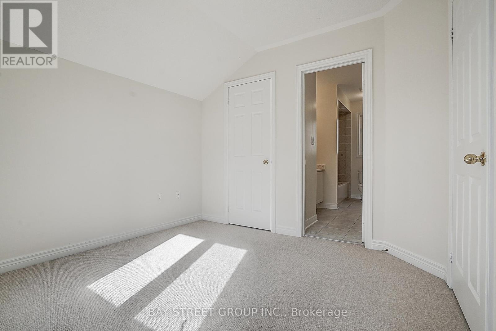 Photo 41 of 36 Shell Court, Richmond Hill ON