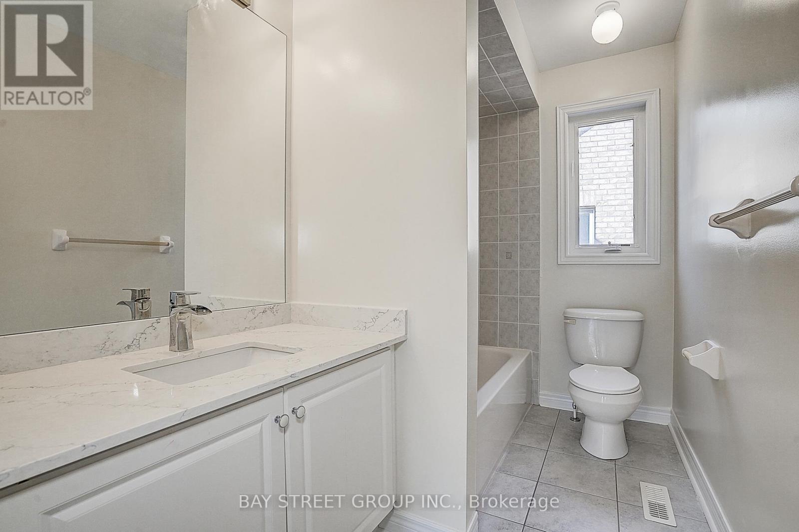 Photo 42 of 36 Shell Court, Richmond Hill ON