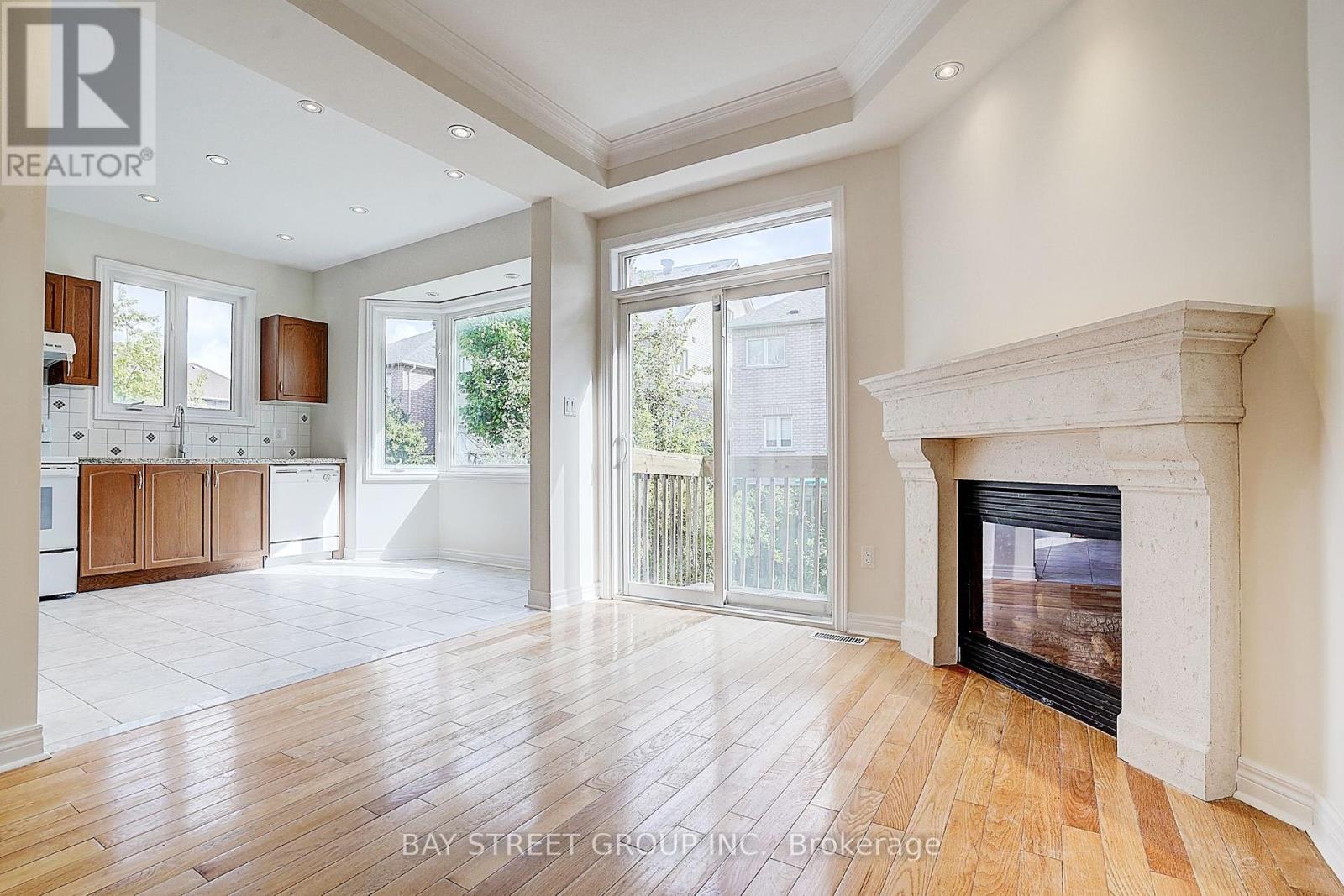 Photo 6 of 36 Shell Court, Richmond Hill ON