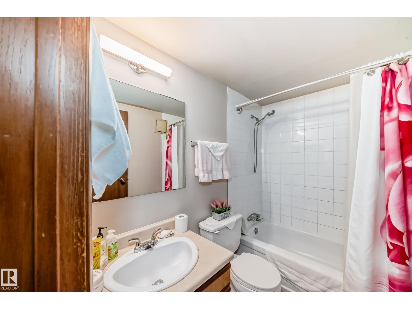 Photo 17 of 105 6212 180 St Nw, Edmonton AB