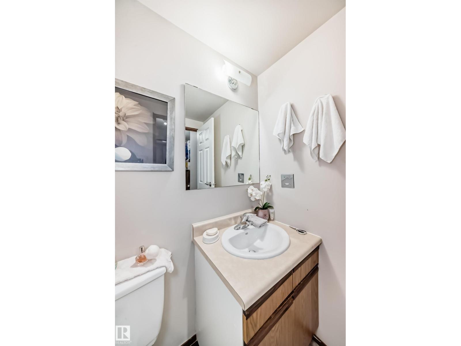 Photo 9 of 105 6212 180 St Nw, Edmonton AB