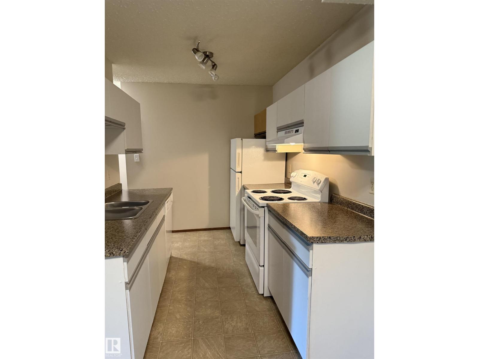 Photo 52 of 105 6212 180 St Nw, Edmonton AB