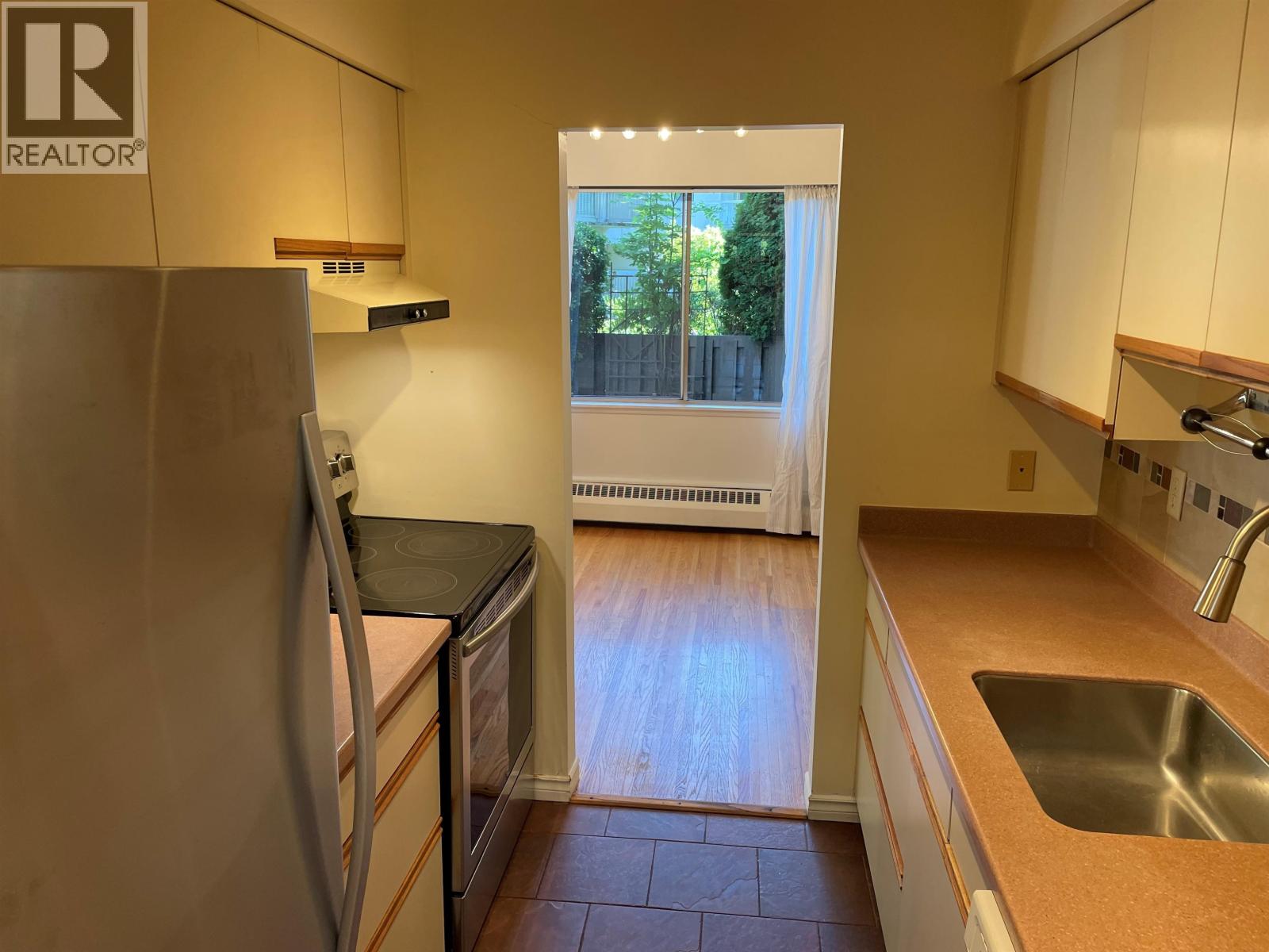 801 235 KEITH ROAD, West Vancouver