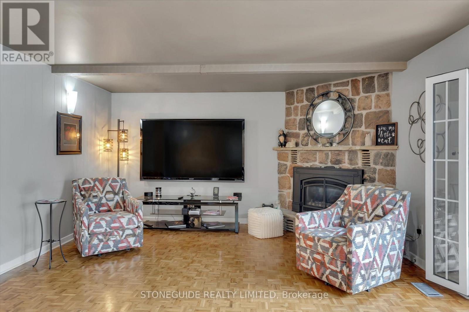Photo 11 of 687 Orpington Road, Peterborough ON