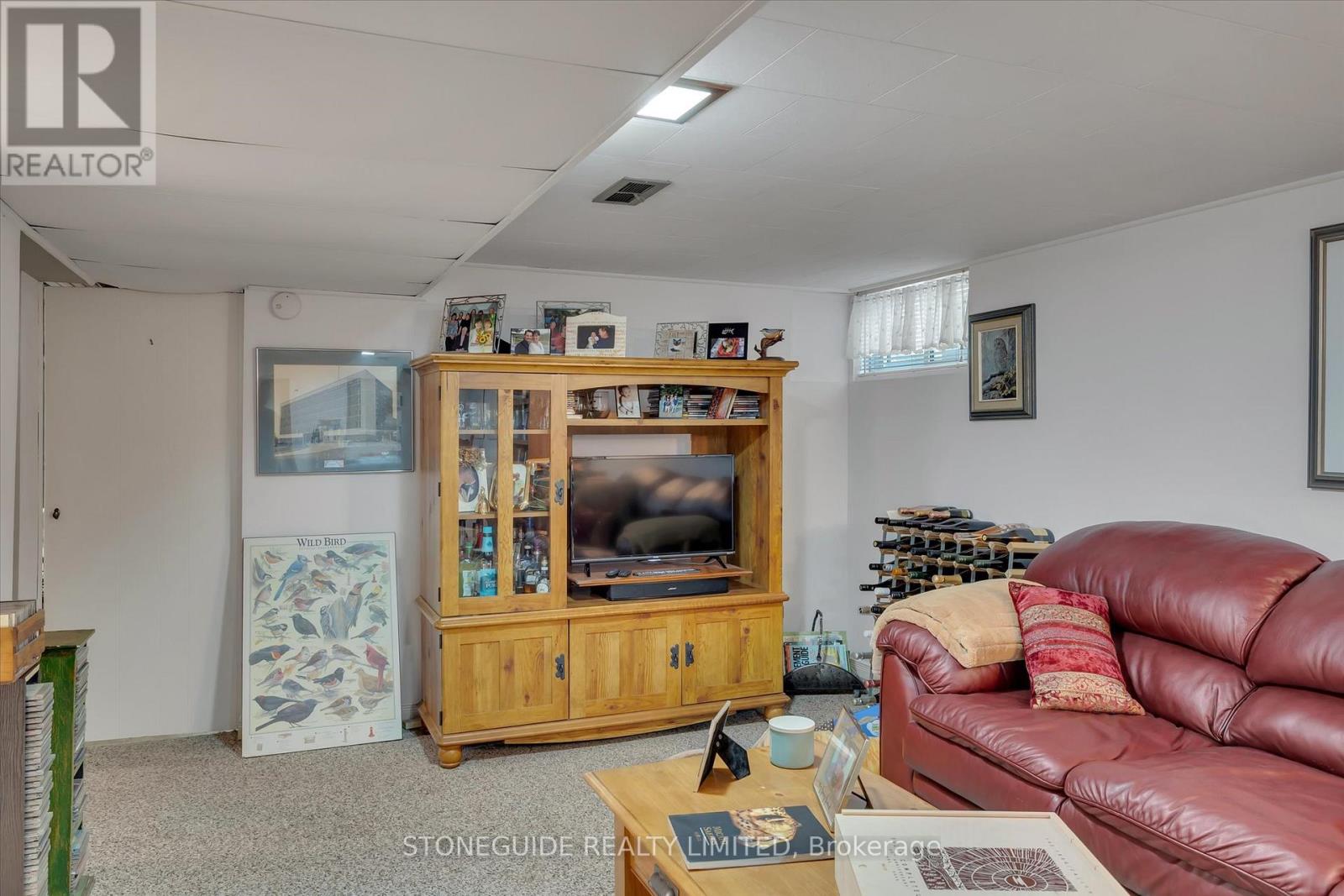 Photo 8 of 687 Orpington Road, Peterborough ON