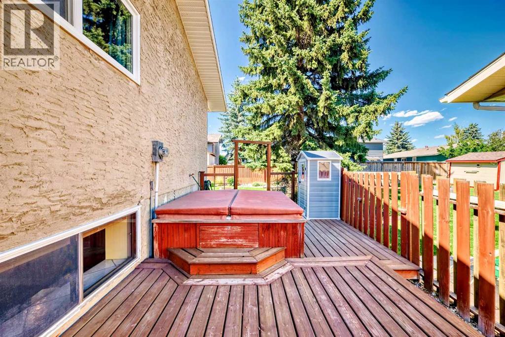 Single Family House 3 Level for Sale in  Deer Run Close SE Deer Run Calgary 