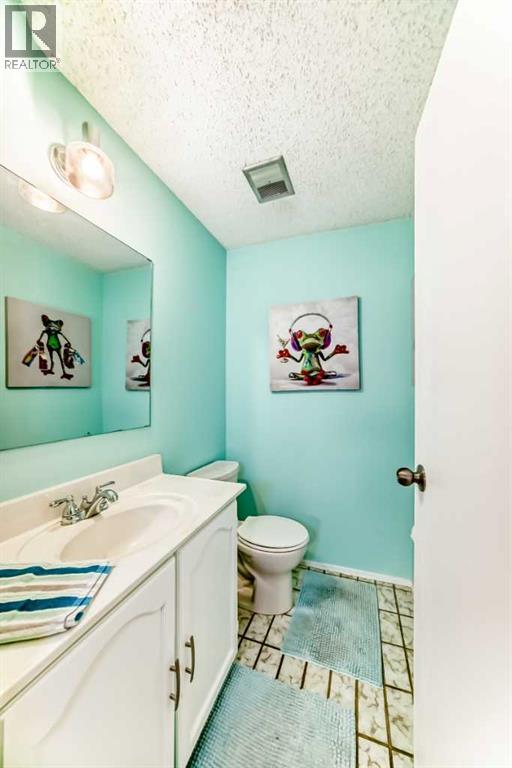 Single Family House 3 Level for Sale in  Deer Run Close SE Deer Run Calgary 