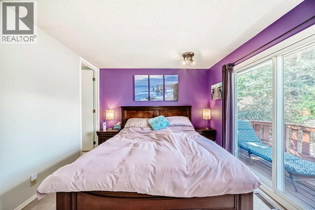 Single Family House 3 Level for Sale in  Deer Run Close SE Deer Run Calgary 