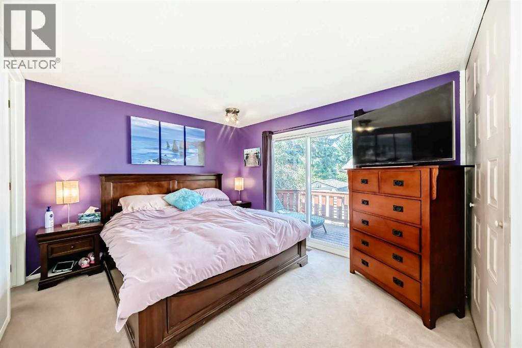 Single Family House 3 Level for Sale in  Deer Run Close SE Deer Run Calgary 