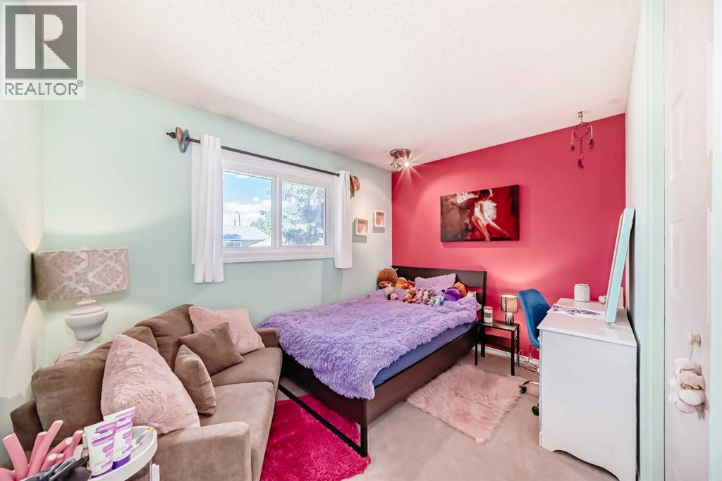 Single Family House 3 Level for Sale in  Deer Run Close SE Deer Run Calgary 