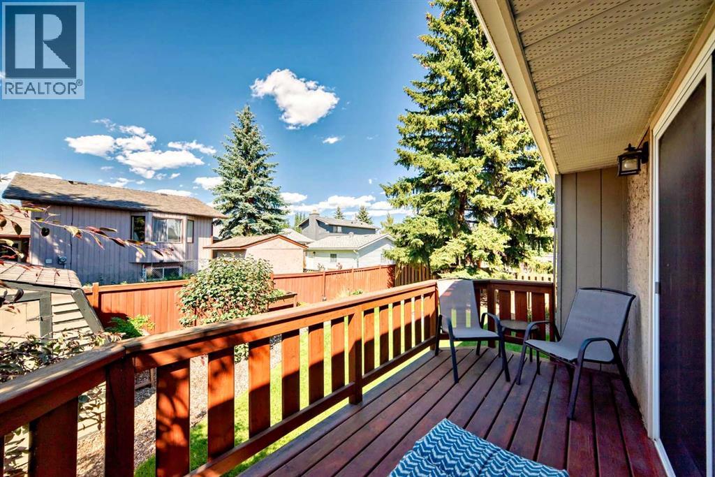 Single Family House 3 Level for Sale in  Deer Run Close SE Deer Run Calgary 