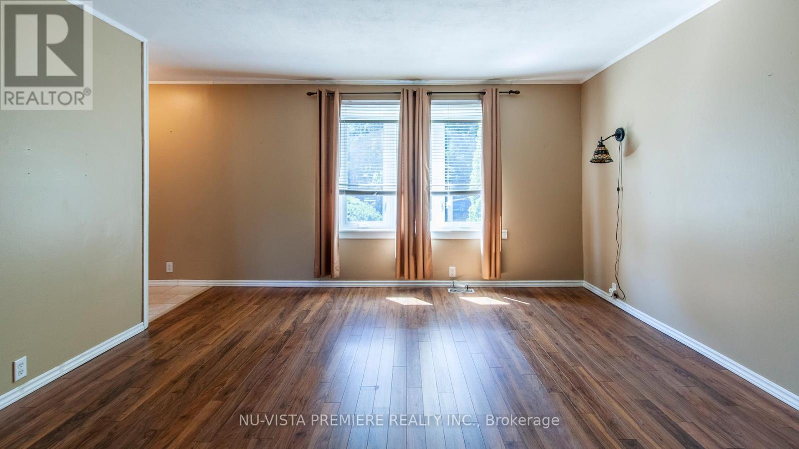 Photo 2 of 13 Empress Avenue, London North ON