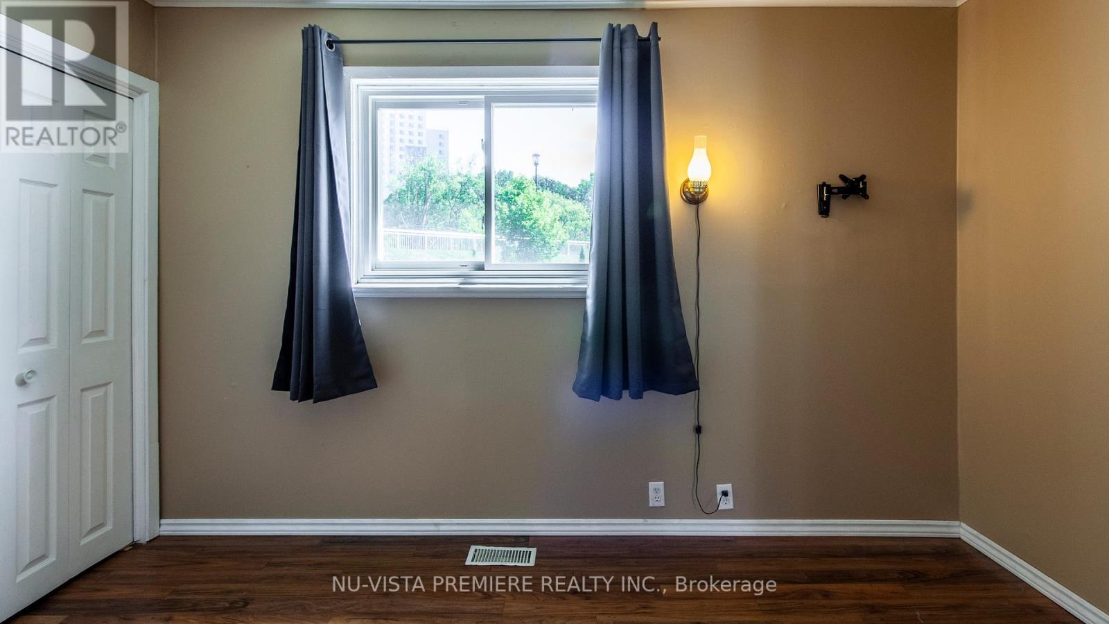 Photo 14 of 13 Empress Avenue, London North ON